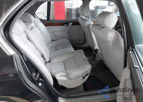 1993 BMW 750 Il Automatic z USA, uszkodzony, nr VIN WBAGC8327PDC81492